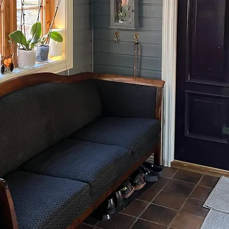 8 Person In Larvig *