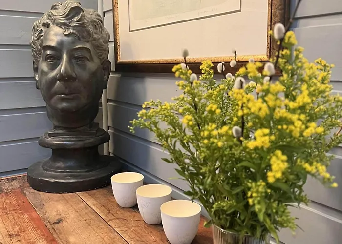 8 Person In Larvig *